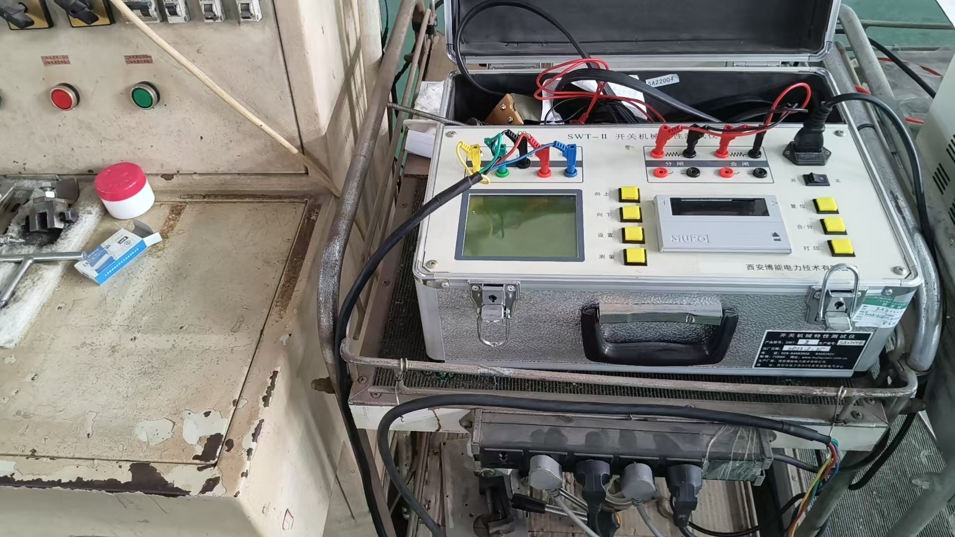 Mechanical characteristics tester used for recloser opening and closing time tests at NAIJI factory