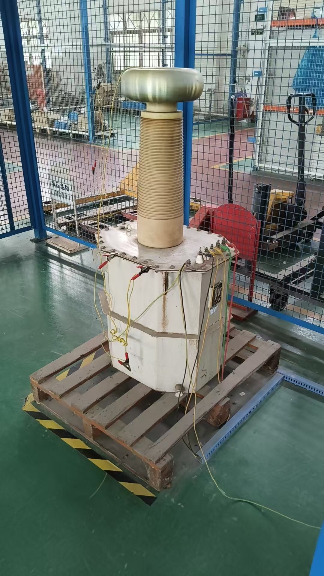 Power frequency withstand voltage test on medium voltage switchgear after damp heat ageing