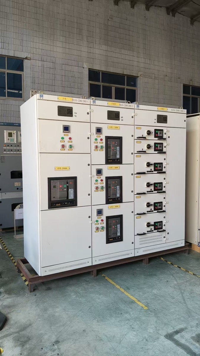 Low voltage switchgear side view for MCB and MCCB outgoing feeders